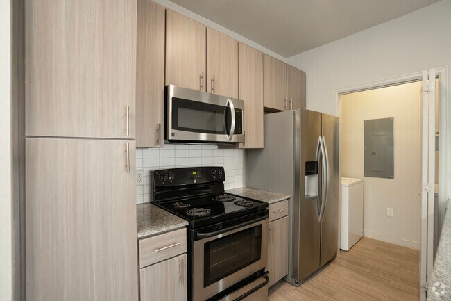 1BR, 1BA - 735SF - Kitchen