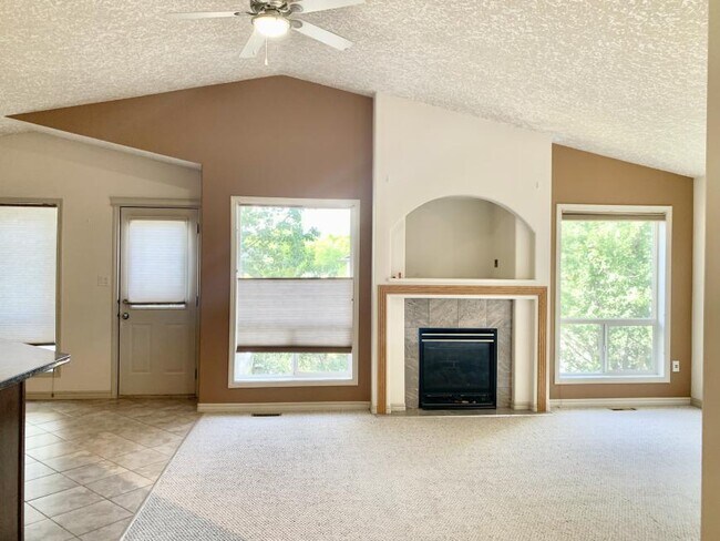 Photo - 4 bedroom in Grande Prairie AB T8W 2M8