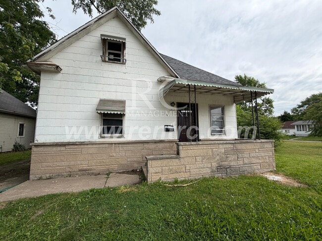 Building Photo - 2809 Main-E