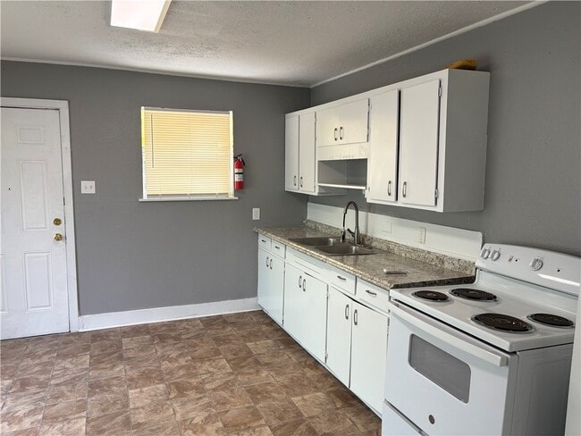 Photo - 701 W Lakeside Dr