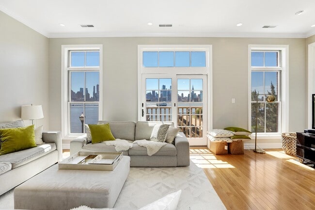 Building Photo - 1 REGENCY Pl Unit 1