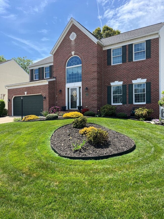 Coming Soon: Updated & Landscaped 4 Bedroo... - Coming Soon: Updated & Landscaped 4 Bedroo... House
