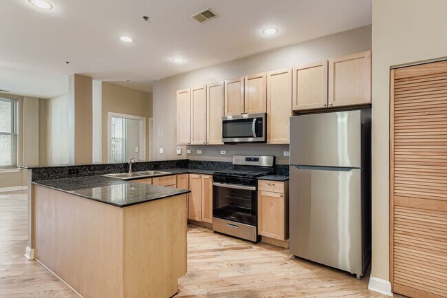 Photo - Beautiful 2BD/2BTH Apartment on Lawrence FOR RENT!