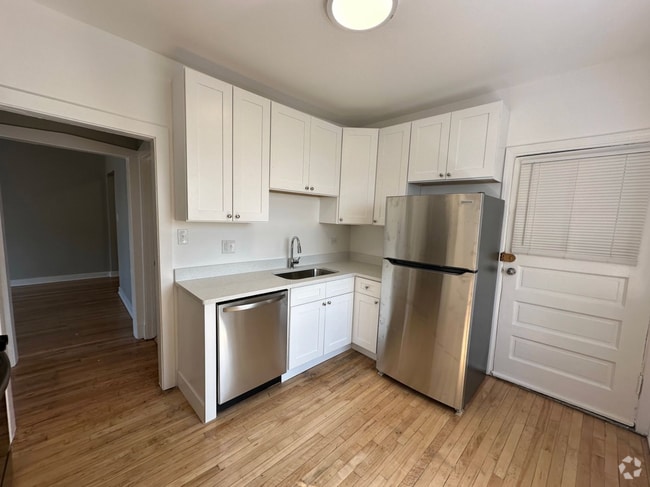 Building Photo - 4900 N Saint Louis Ave Rental
