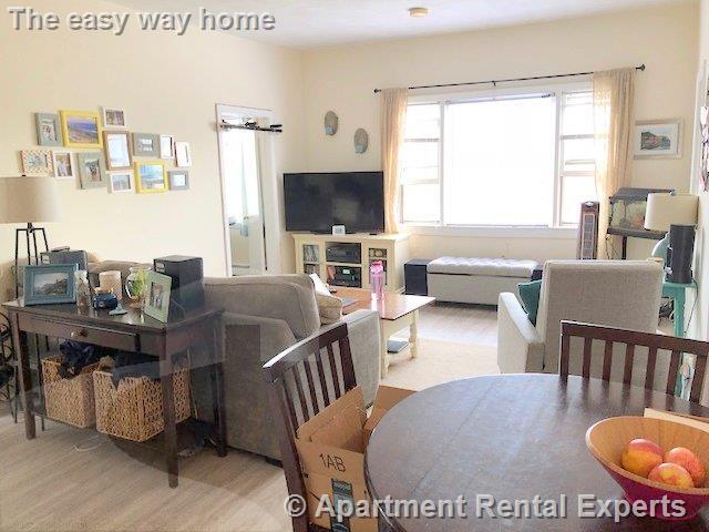 Building Photo - 714 Broadway Unit #1