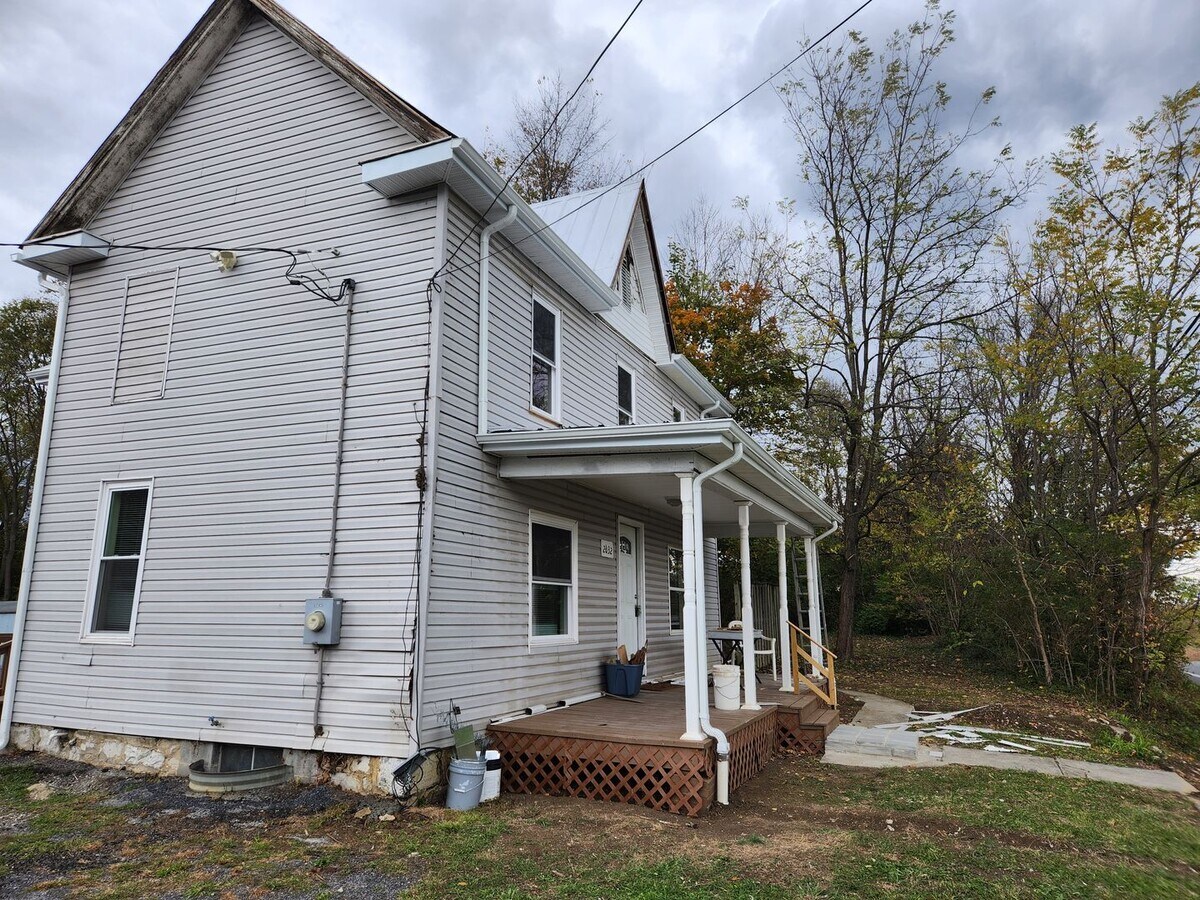 Charming newly updated home in the Pikesid... - Charming newly updated home in the Pikesid...