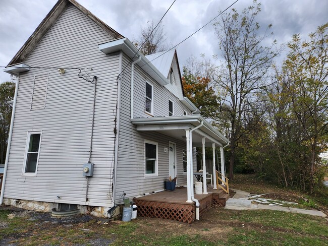 Building Photo - Charming newly updated home in the Pikesid...