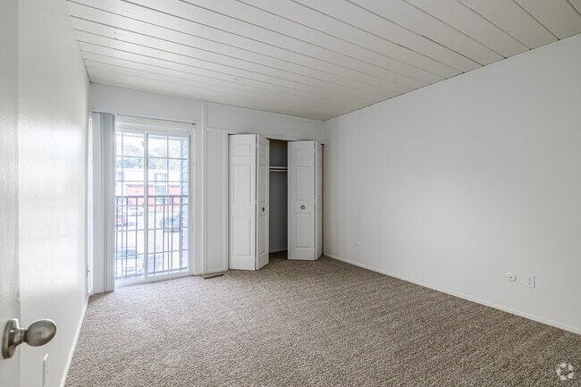 2BD, 1.5BA - 1000SF