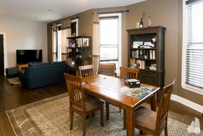 Building Photo - 2506 W Argyle St Unit 2 Rental