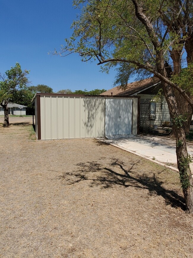 Photo - 203 W Crockett St
