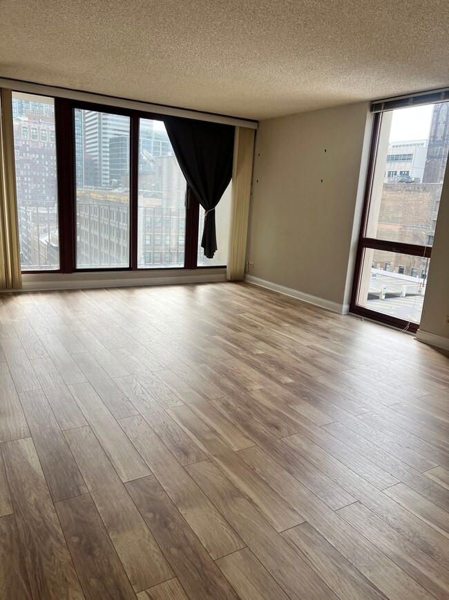 Photo - 200 N Dearborn St Unit 1703