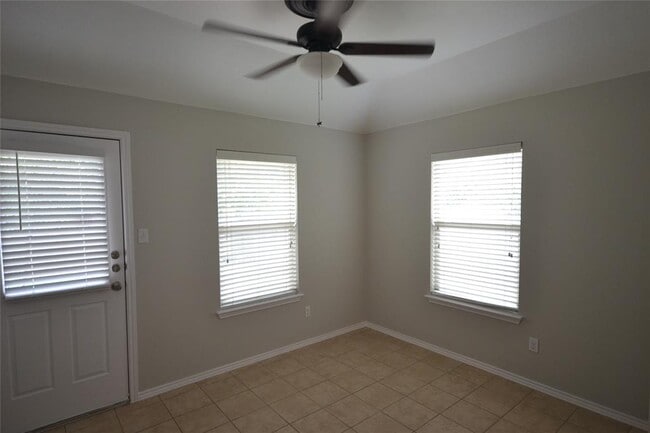 Photo - 228 Falcon Ln