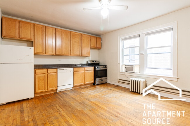 Building Photo - 2129 N Dayton St Unit 204 Rental