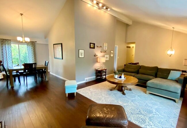 Photo - 9 Tree Hill Ct