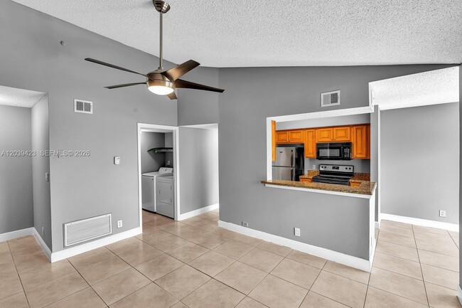 Building Photo - 5740 Rock Island Rd Unit 299