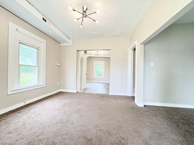 Photo - 2111 Hawthorne St