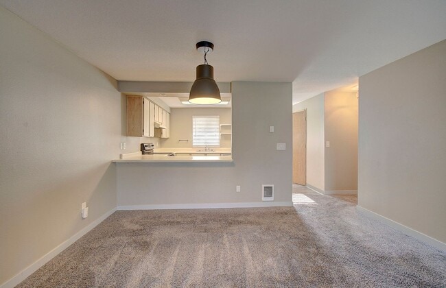 Photo - SALMON CREEK ~ WATERS EDGE CONDOS~ LARGE 2 Bd 2.5 Ba!