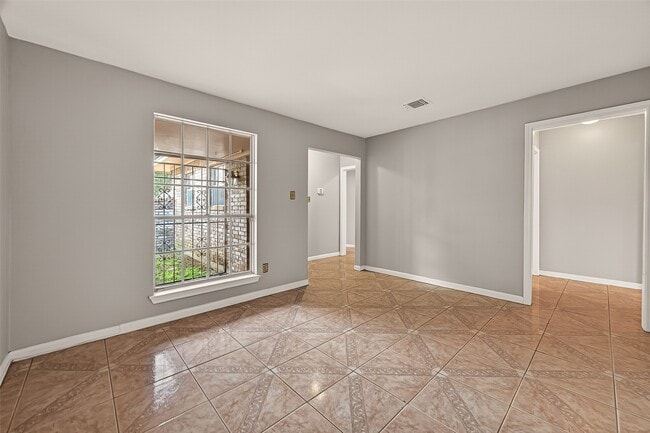 Photo - 10607 Bainbridge St