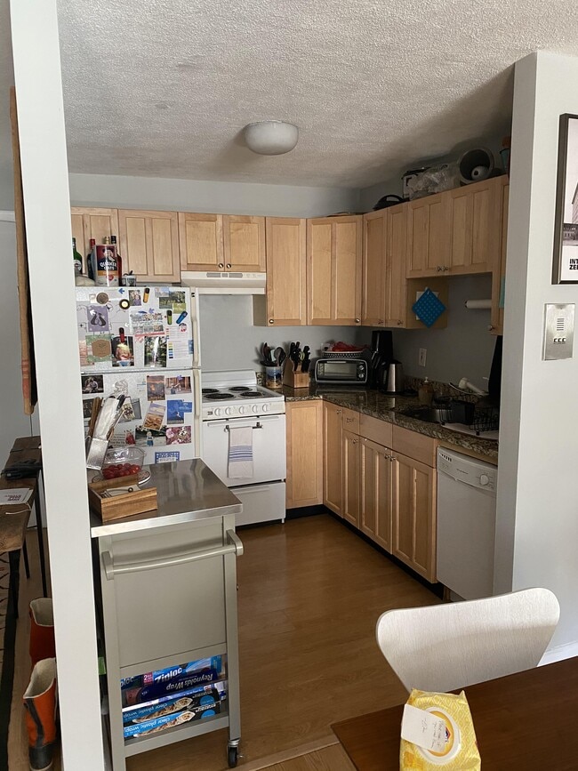 Building Photo - 15 Walbridge St Unit 34