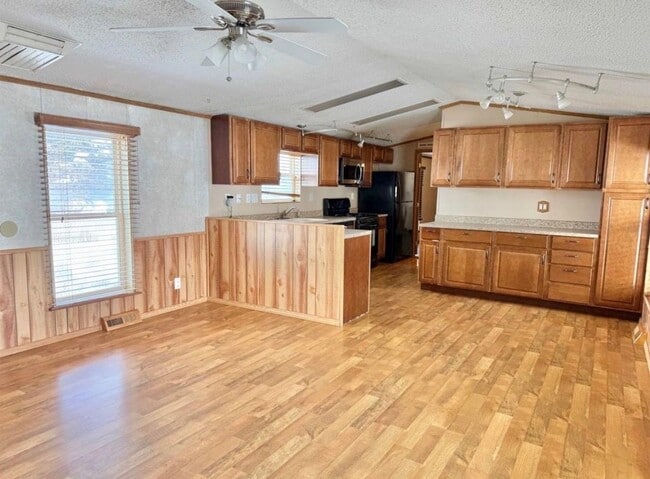 Photo - 70 Twin Creek St