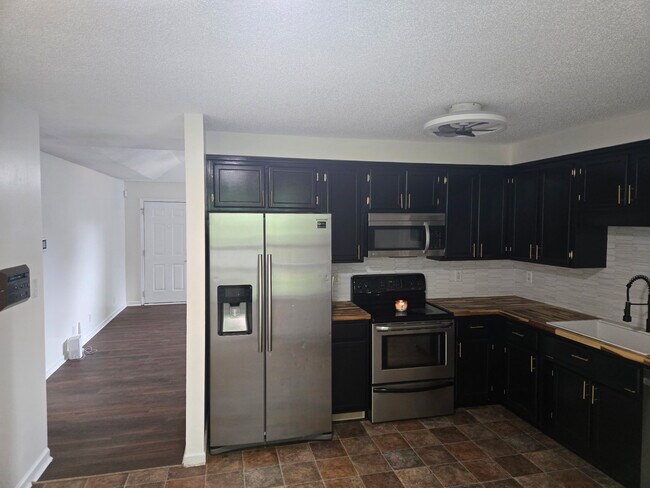 Photo - 118 Shady Maple Dr