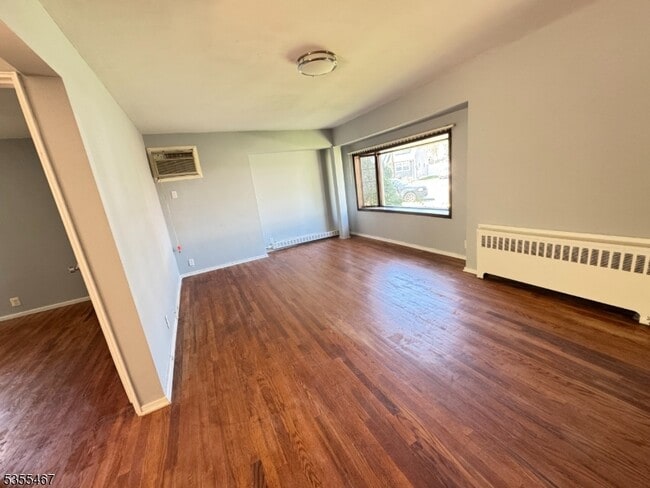 Photo - 105 Independence Dr