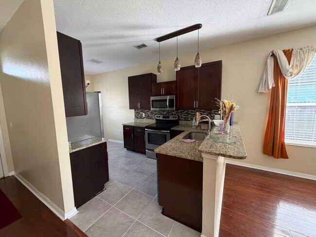 Photo - 404 Bluff Pass Dr