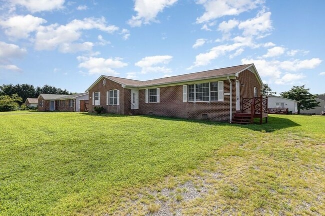 Building Photo - 1824 Meadow Dr Rental