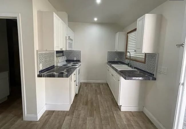 Building Photo - 2131 Park Way Rental