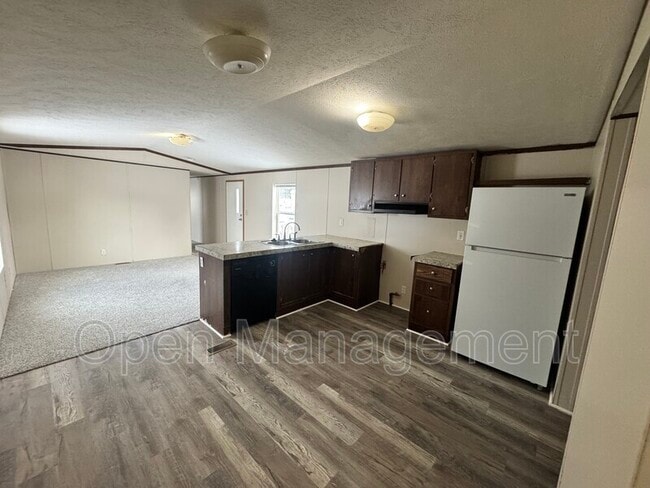 Photo - 301 Mantle Ave