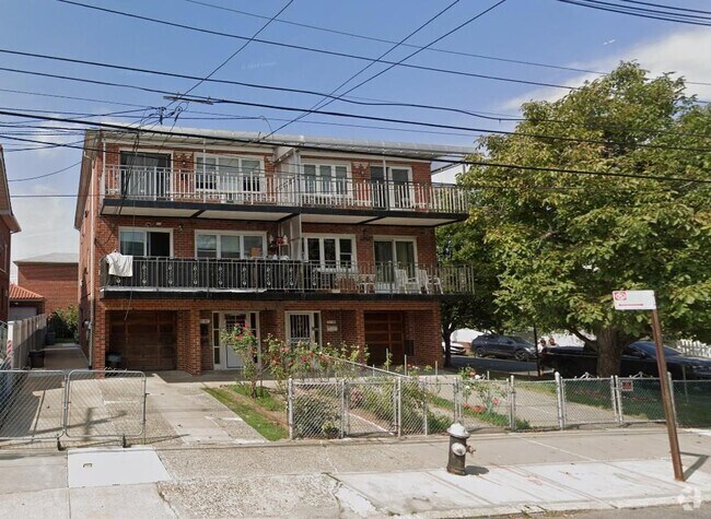 Building Photo - 57-32 136th St Unit Fl3 Rental
