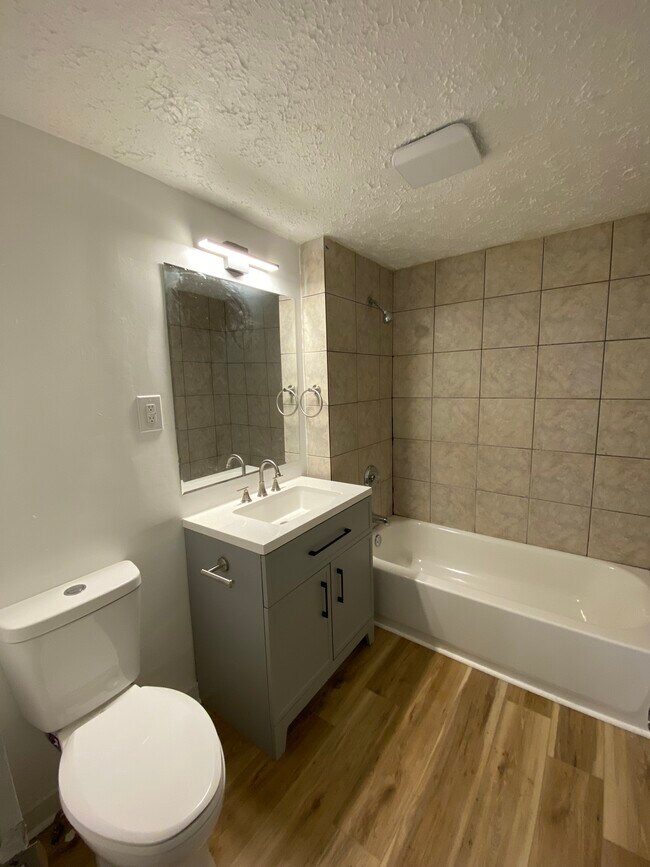 Photo - 310 N 27th St