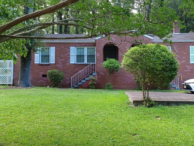 Building Photo - 162 Fairburn Rd SW Rental