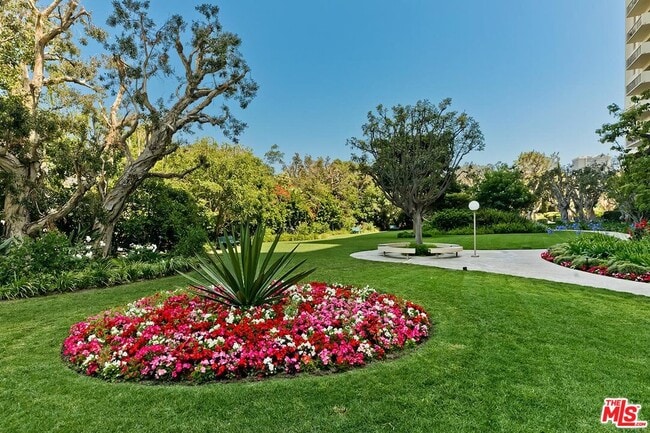 Photo - 2170 Century Pk E Unidad 705