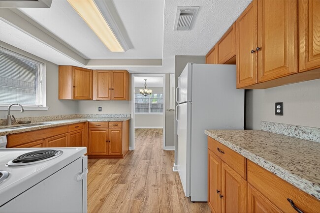 Photo - 10402 Gulfstream Ln