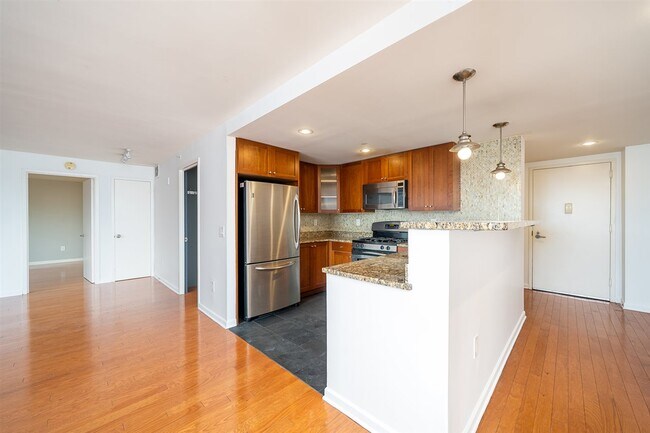 700 Grove St Unit 6G