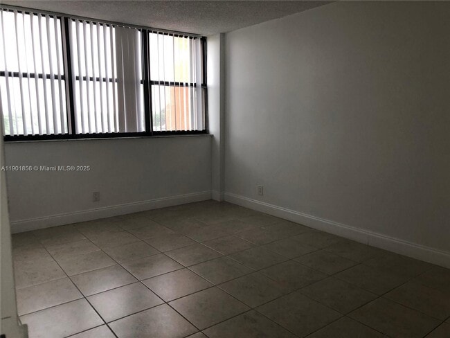 Photo - 2450 NE 135th St Unit 408