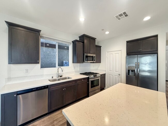 Photo - Stunning 3B/2.5BA Home in Murrieta for Rent!