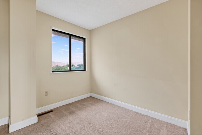 Photo - 3242 Niagara Sq Unit 1