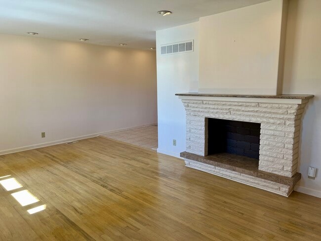 Photo - 6600 E Oak St