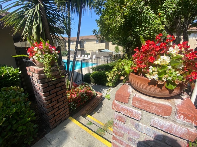 301 N San Dimas Canyon Rd