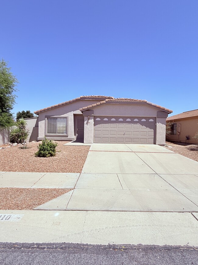Photo - 8010 N Siskiyou Dr House