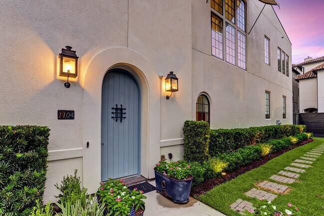 Photo - 1104 Mosaico Ln
