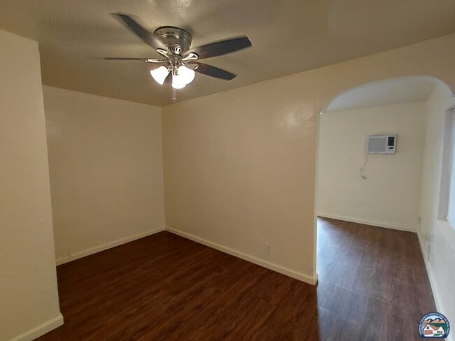 Photo - 1111 E St Unit #4