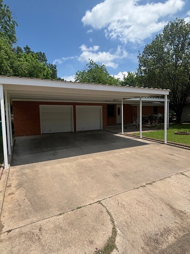 Photo - 605 N Joyce St