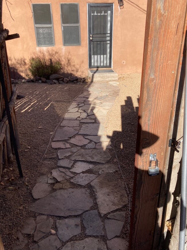 Building Photo - 536 W Alameda St