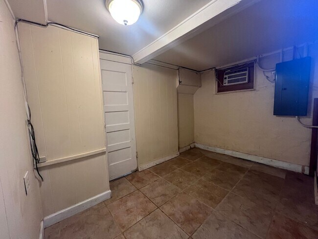 11 Aldeah Ave Unit C