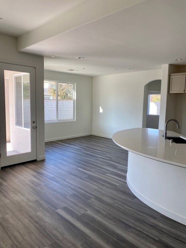 Photo - Stunning 4 Bed/3 Bath Belcourt Seven Oaks Home w/ $0 Deposit Option & More