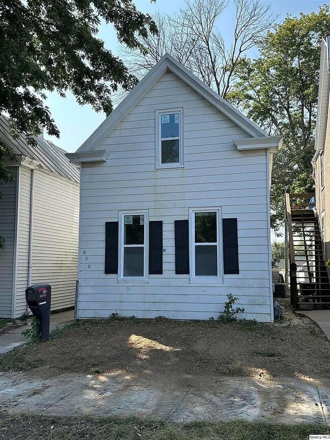 Photo - 836 Adams St