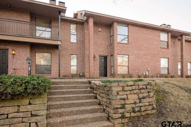 Photo - 5911 Hollytree Dr